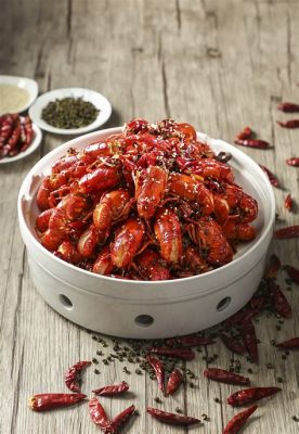   Spicy Crayfish with Chili Oil: Enlivningsfullt och explosivt möte mellan kryddig smak och knaprig textur!