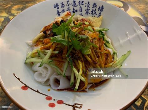  Xi'an Liang Pi: En Kryddig Och Friskt Umami Upplevelse Från Hjärtat Av Kina!