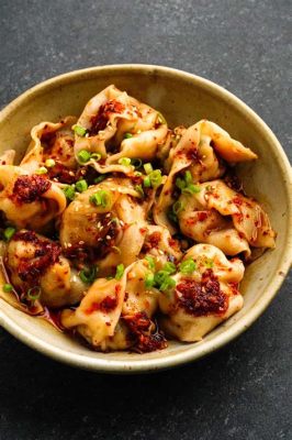  Bengbu Wontons i Kryddig Chilliolja - En Smaka på Himlen eller en eldprövning för smaklökarna?