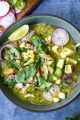 Pozole Verde? En djupt grönskande mexikansk soppa med en intensiv smak av örter!